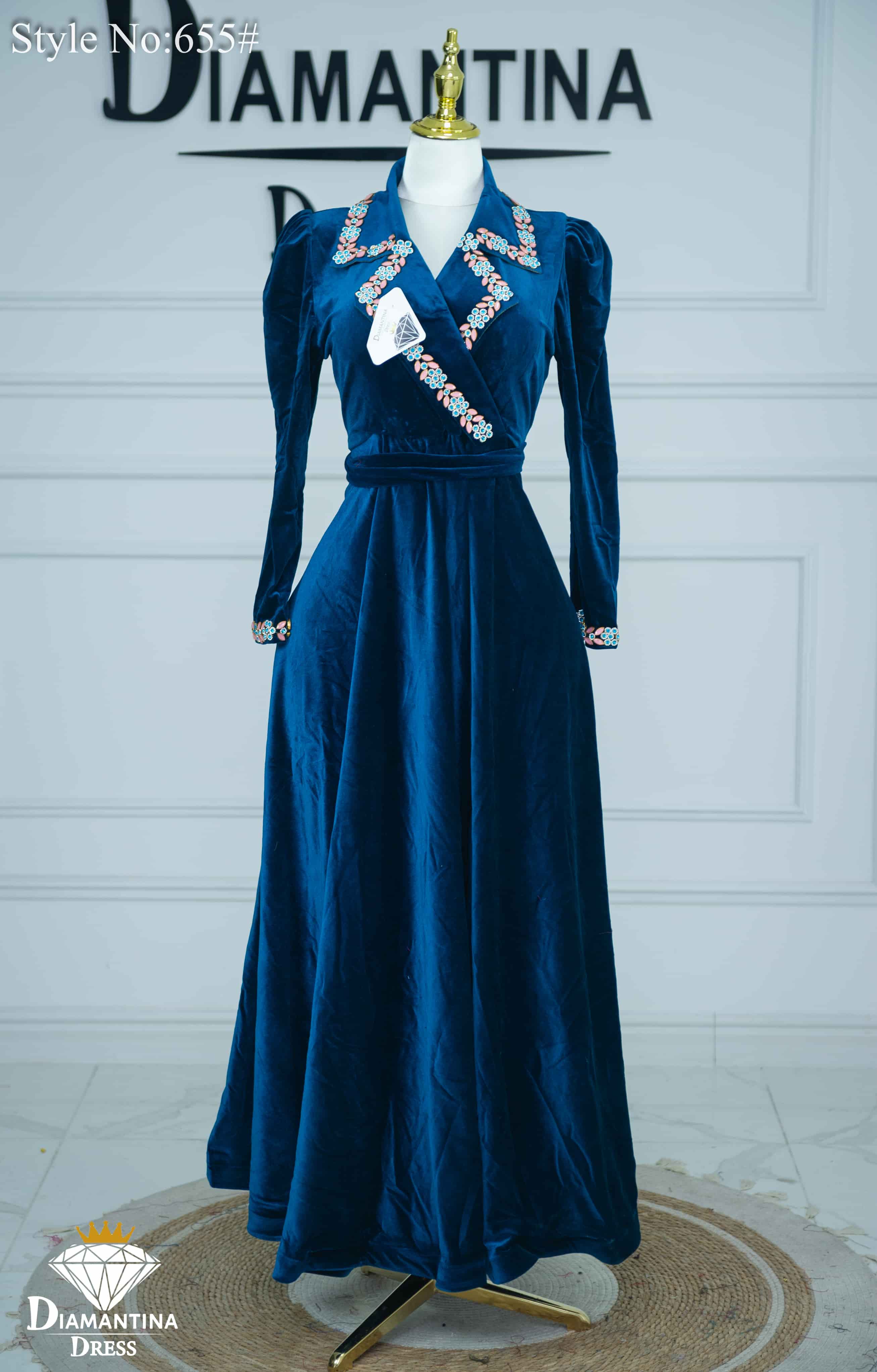 Robe cloche (col montant ) 655#