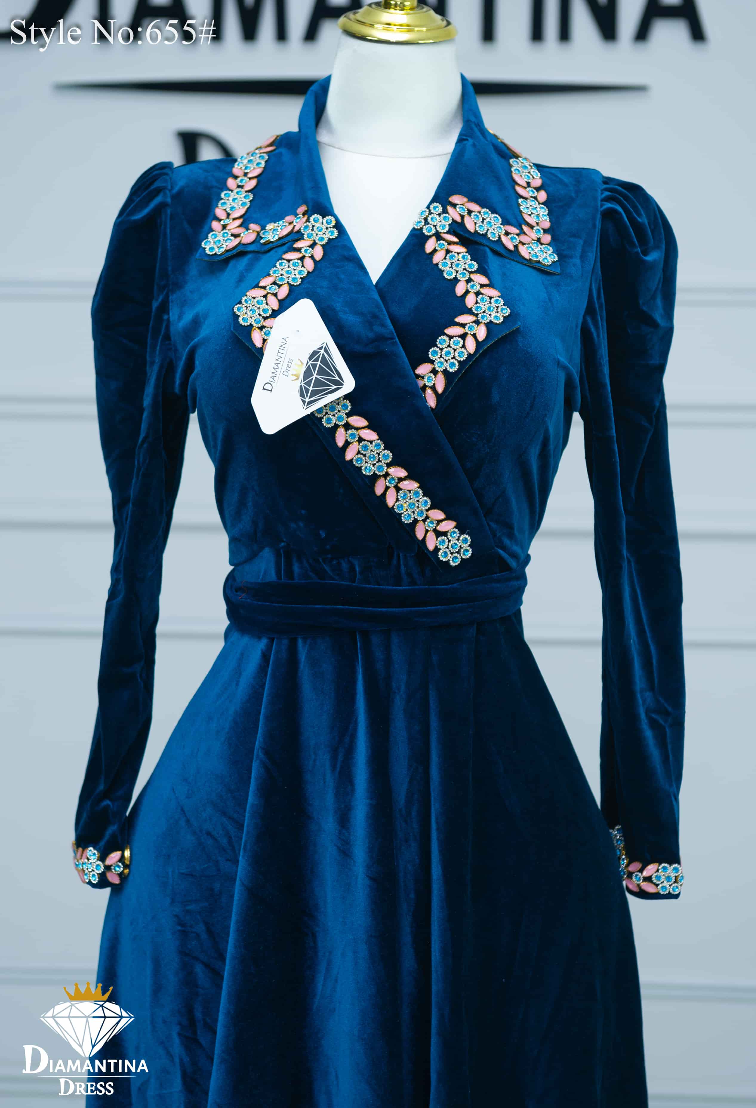 Robe cloche (col montant ) 655#